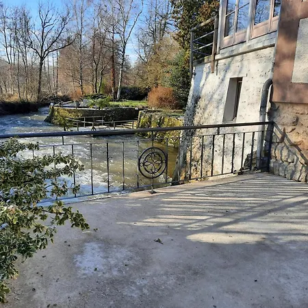 Charme Au Fil De L'eau Hotel *