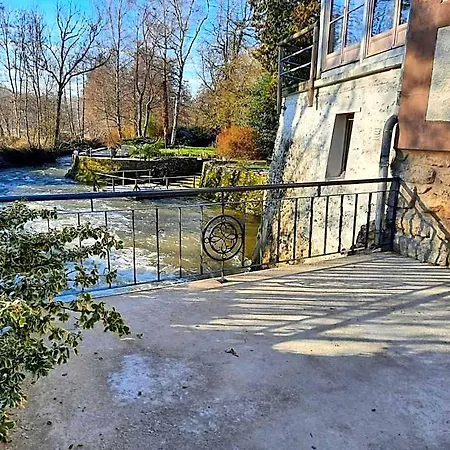 Charme Au Fil De L'eau Отель *