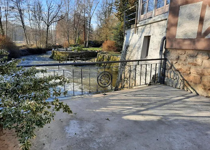 Charme Au Fil De L'eau Hotel *